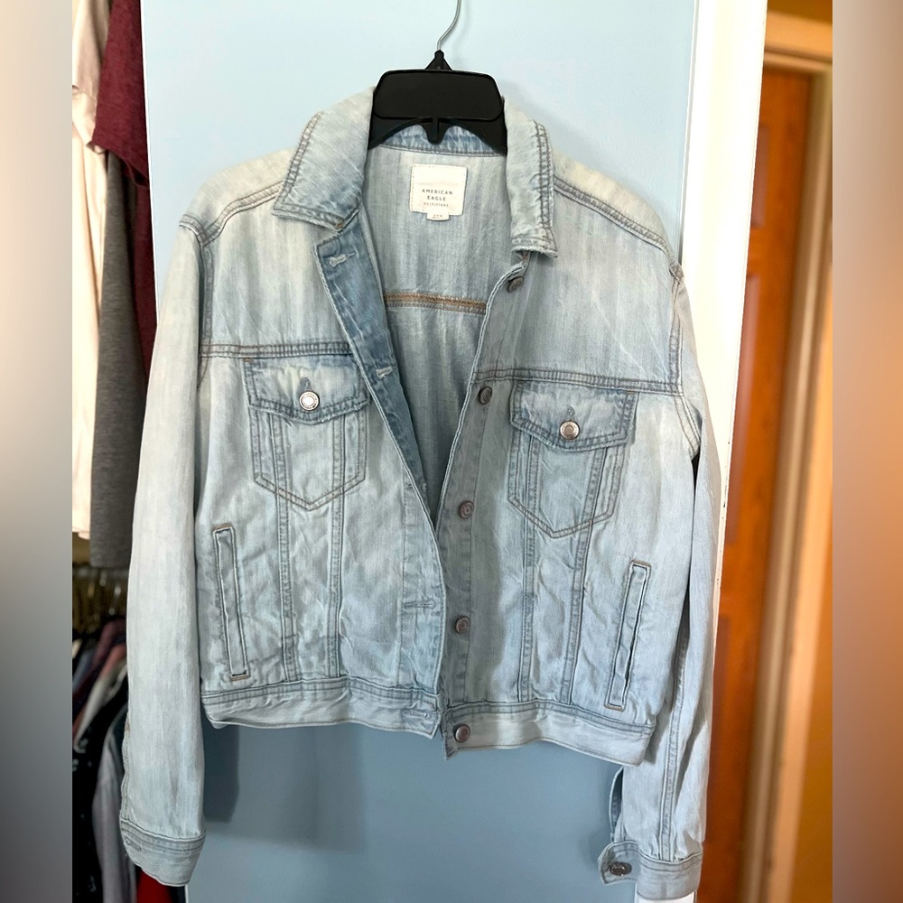 Size S, American Eagle Outfitters, light wash.